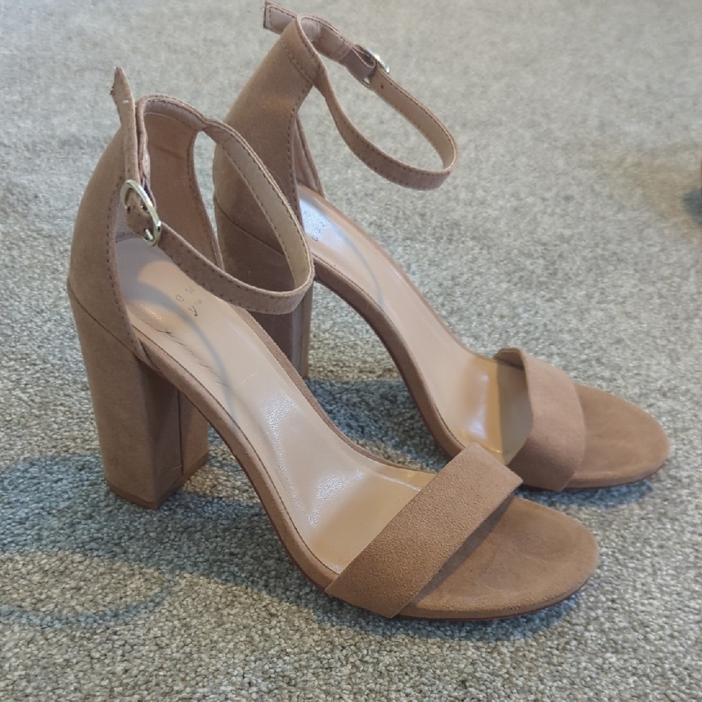 Elegant Tan Block Heel Sandals